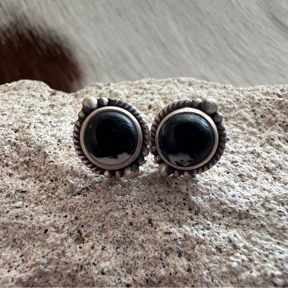 ❤️ White Buffalo Round Stud Earrings Matte Brushed Sterling Navajo Style